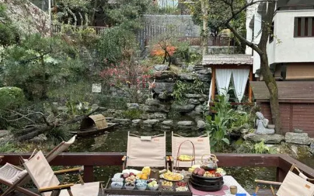 Phoenix Xueqingji Humanity Banshan Homestay (Phoenix Ancient City Branch)