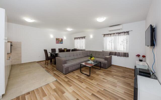 Apartment Selak