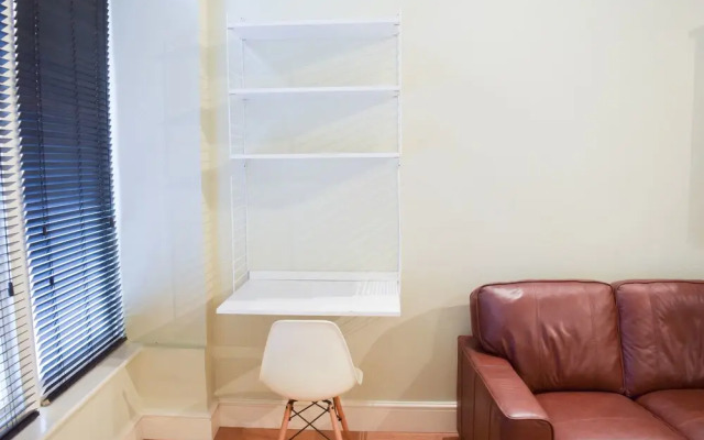 Apartment With High Ceilings 2 Bedroom