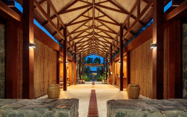 Indura Beach & Golf Resort, Curio Collection by Hilton