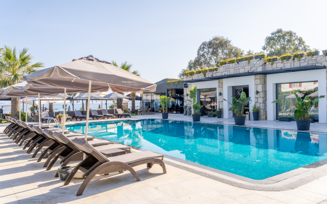 Moyo Beach Hotel