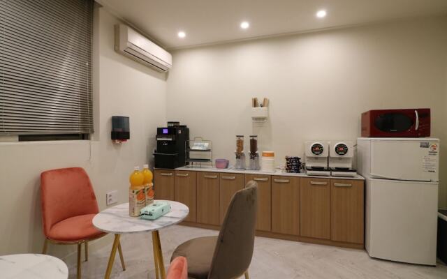 Stay-inn Hotel