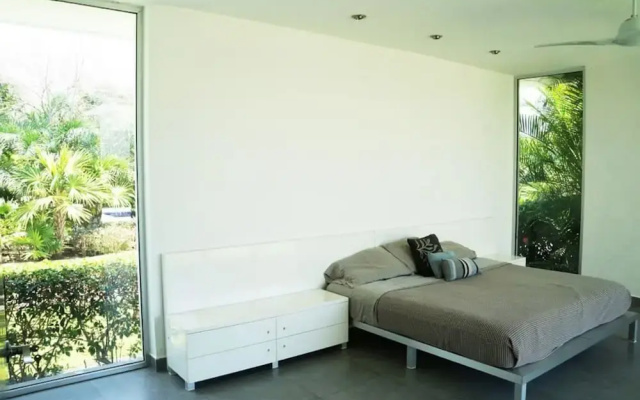 Villa Thiba  by Villas HK28