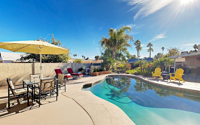 Stylish Desert Oasis - 3 Br Home