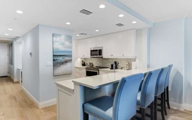 Beachfront Condo With 180-degree Views and Pool