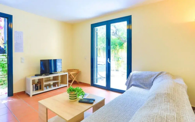 Tinas Apartment in Mparmpati