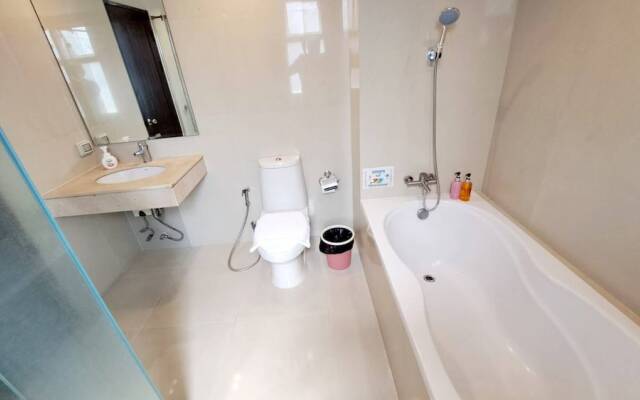 5C - 2 Bedroom Downtown Apartment With Shared Pool