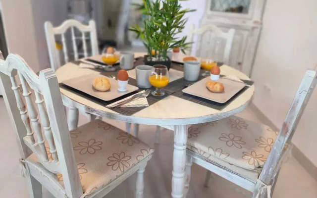 Elegant and Spacious Apartment With Sea Vieuw