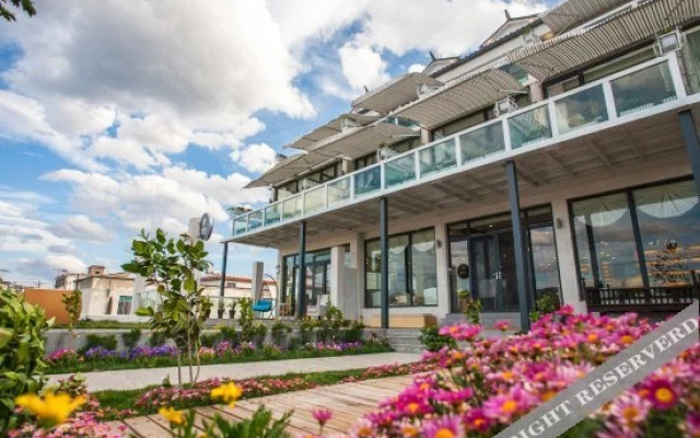 Yinhua Lake View Garden Hotel