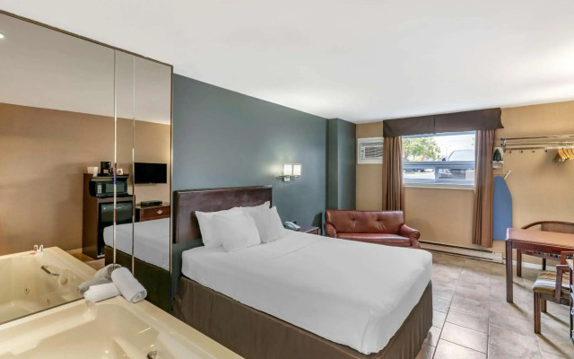 : Econo lodge Hotel Brossard