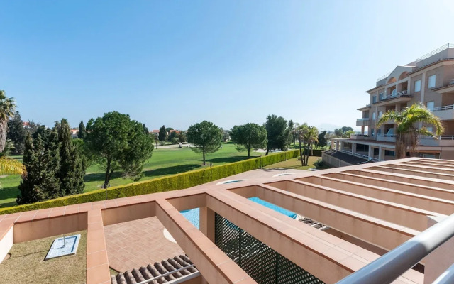 Camelot in Oliva With 1 Bedrooms and 1 Bathrooms