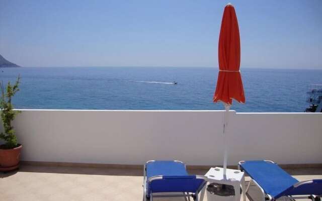 Paralia Rooms