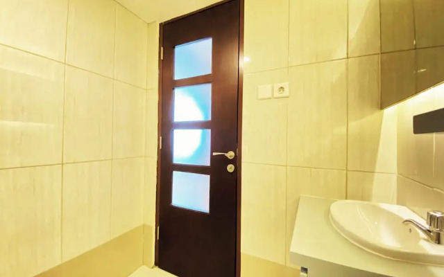 Modern Studio Room Apartment At Tamansari La Grande