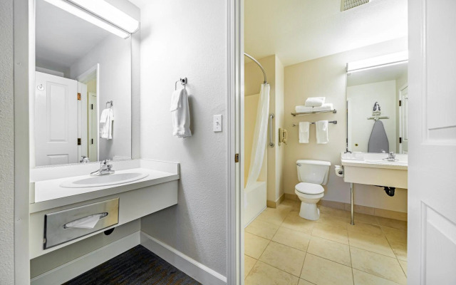 Ashland Hills Hotel & Suites