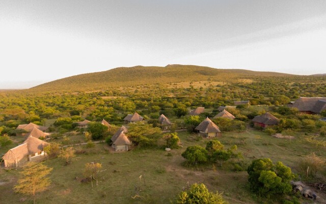 Explore Nature Mara Lodge