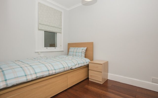 Modern 5 Bedroom House In Battersea