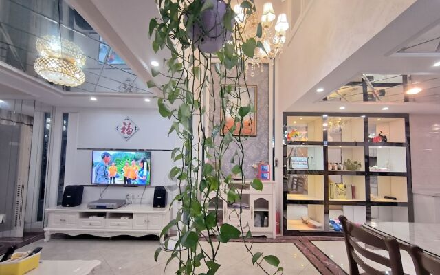 Railway Station Splendid Elegant Apartment