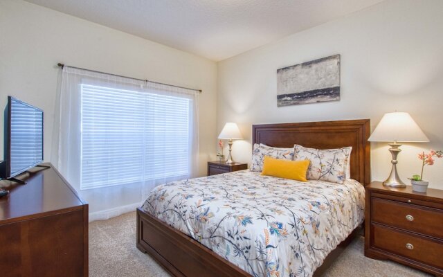Storey Lake 4 Bedroom Townhome w Splashpool - 1624ST