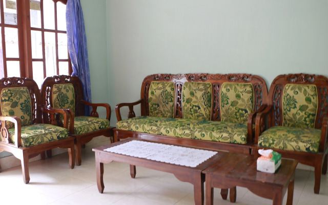 Homestay Mbak Karti by ZUZU
