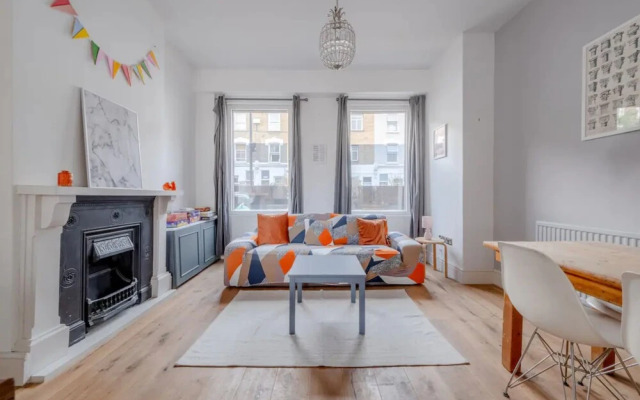 Lovely 3 Bedroom Apartment in Clapton With Garden