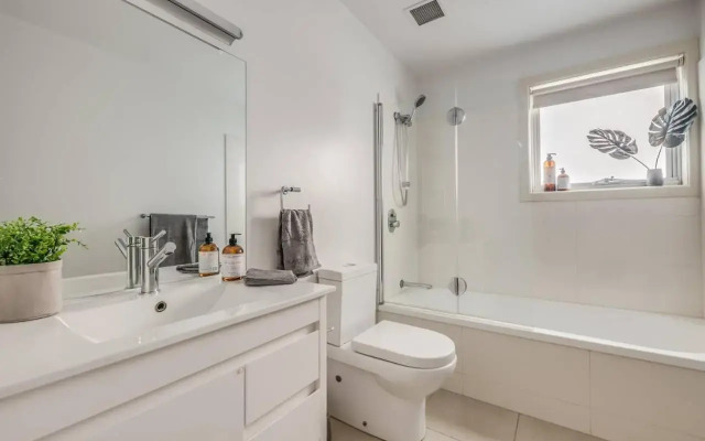 Bellerive Marina View Apartments No 28