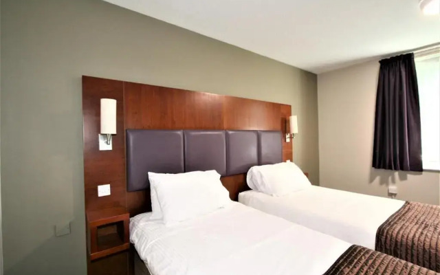 The Oakwood Hotel by Roomsbooked