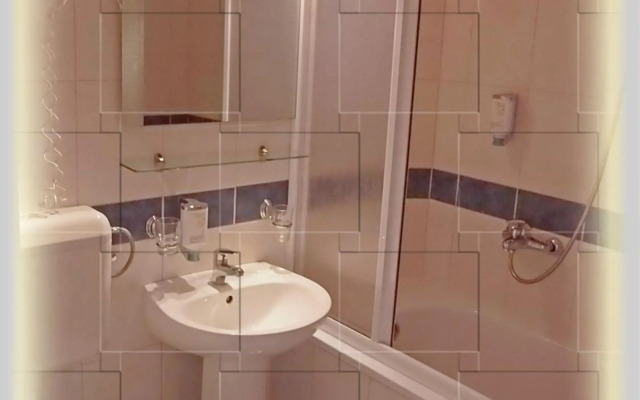 Hotel Lav