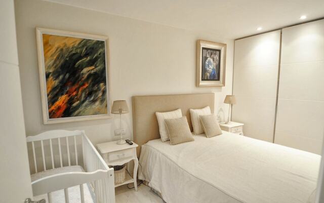 Luxury House with Private Chill Out