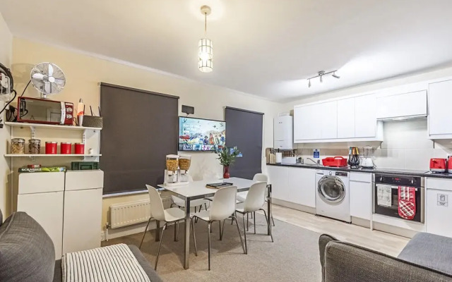 Greyhound Road Rooms