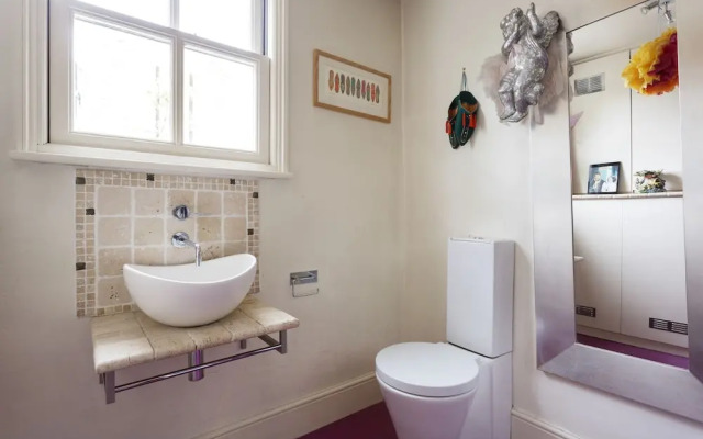 Veeve - Homely Highbury