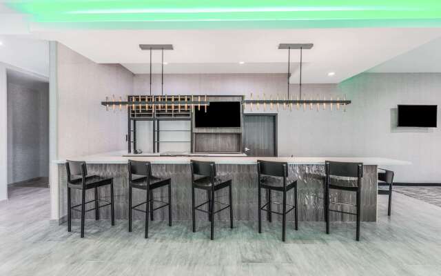 La Quinta Inn & Suites by Wyndham Galveston West Seawall