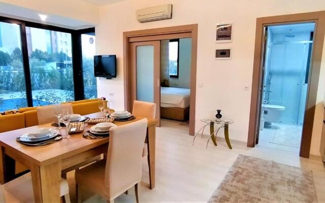 Central Flat With Shared Pool In Kepez Antalya