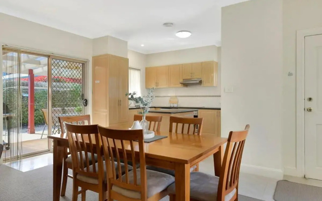 Spacious 2 Bed, 2 Bath Villa, CBD Location