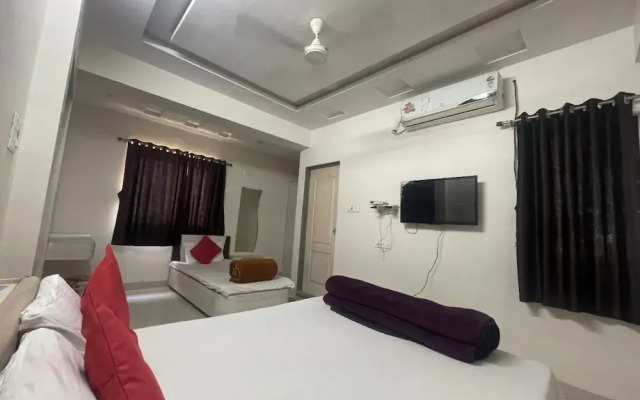Goroomgo Narayan Executive Gujrat