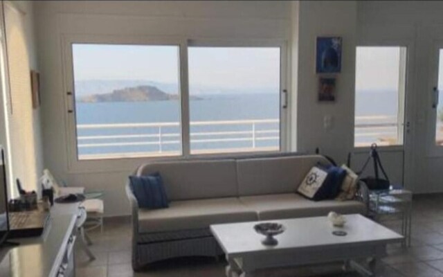 Charming 4-bed Villa in Pefkali