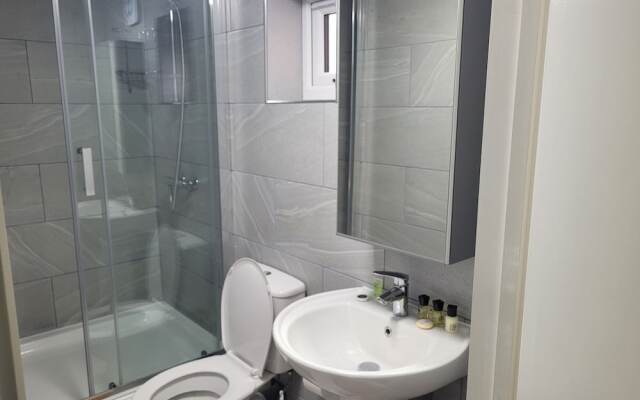 Lovely 2-bed Fully Refurbished House in London