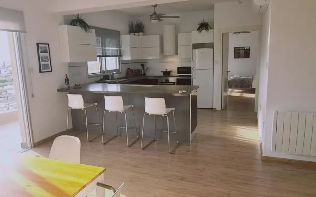 58 LIM - Stay Mystique Apartment