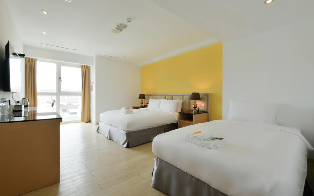 Champs Elysees Hotel