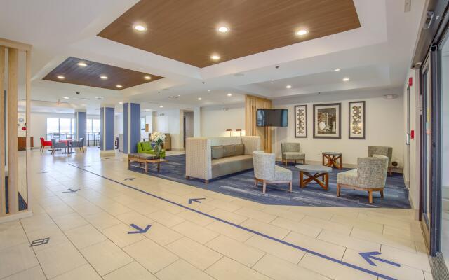 Holiday Inn Express & Suites Gulf Shores, an IHG Hotel