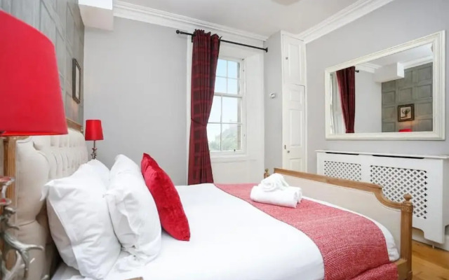 Stunning flat near Edinburgh Castle