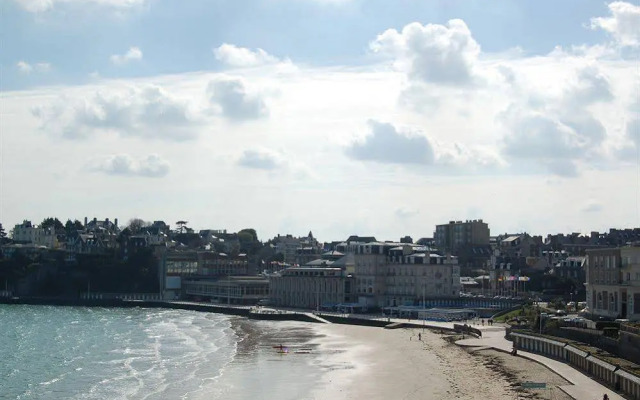 Le Crystal