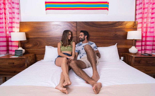 Nomads Party Hotel & Hostel