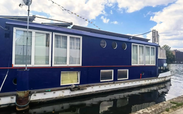 Eastern & Western Comfort Hostelboat