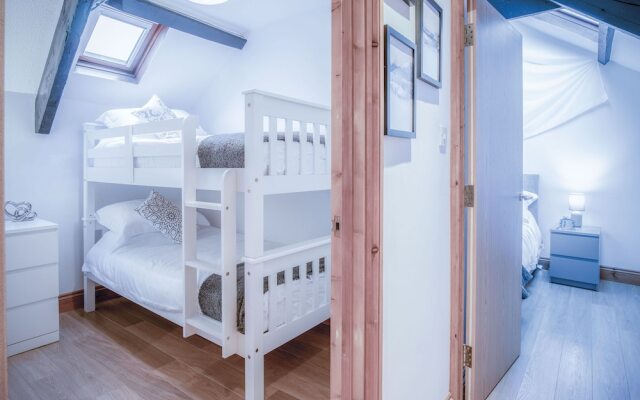 Cosy At The Mews - 2 Bedroom Apartment - Tenby