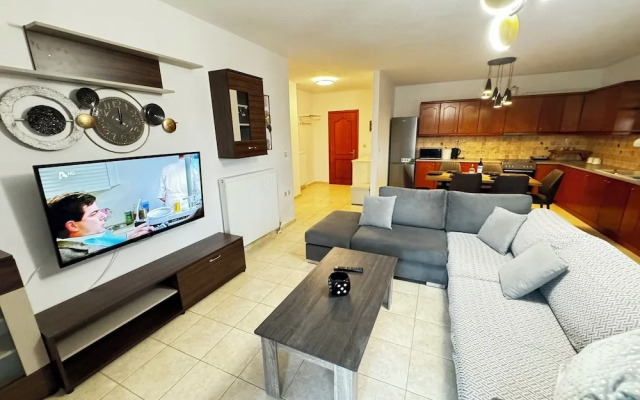 Skiathos Center Stylish 2 Bd w Balcony