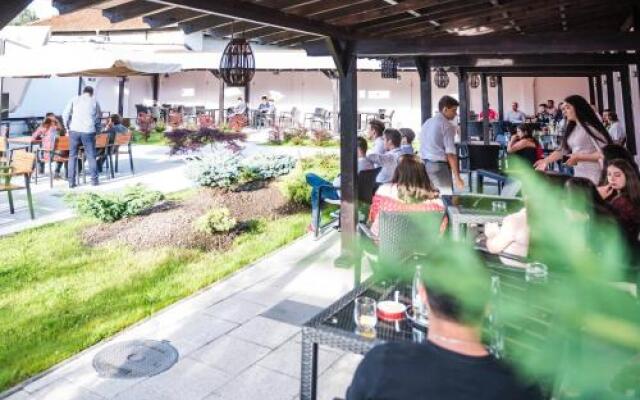 Maisonette Apartments