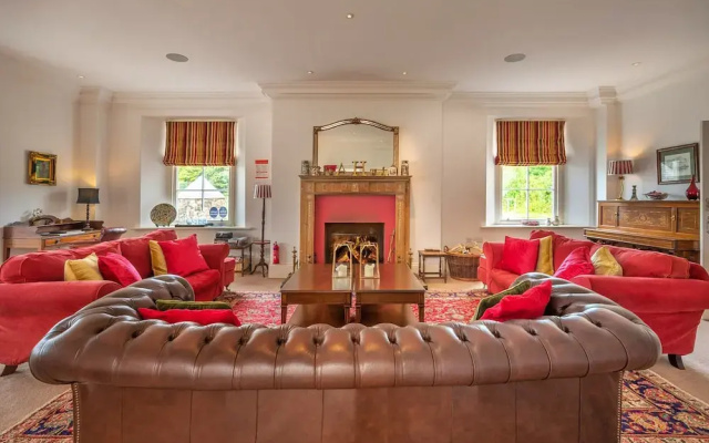 Self-catering Retreat With Pool, hot tub