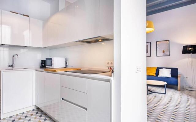 Pop Art, 2BD ground Central Apartment