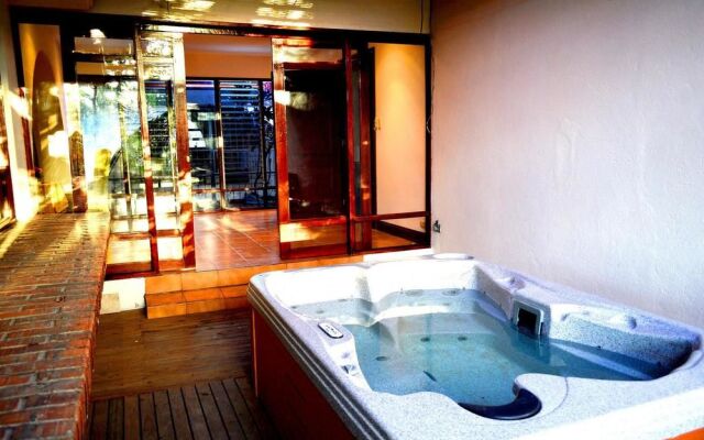 Nest Hotel B & B