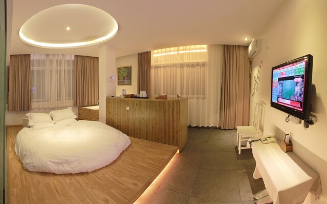 Wuyishan Old Street Riverside Hotel